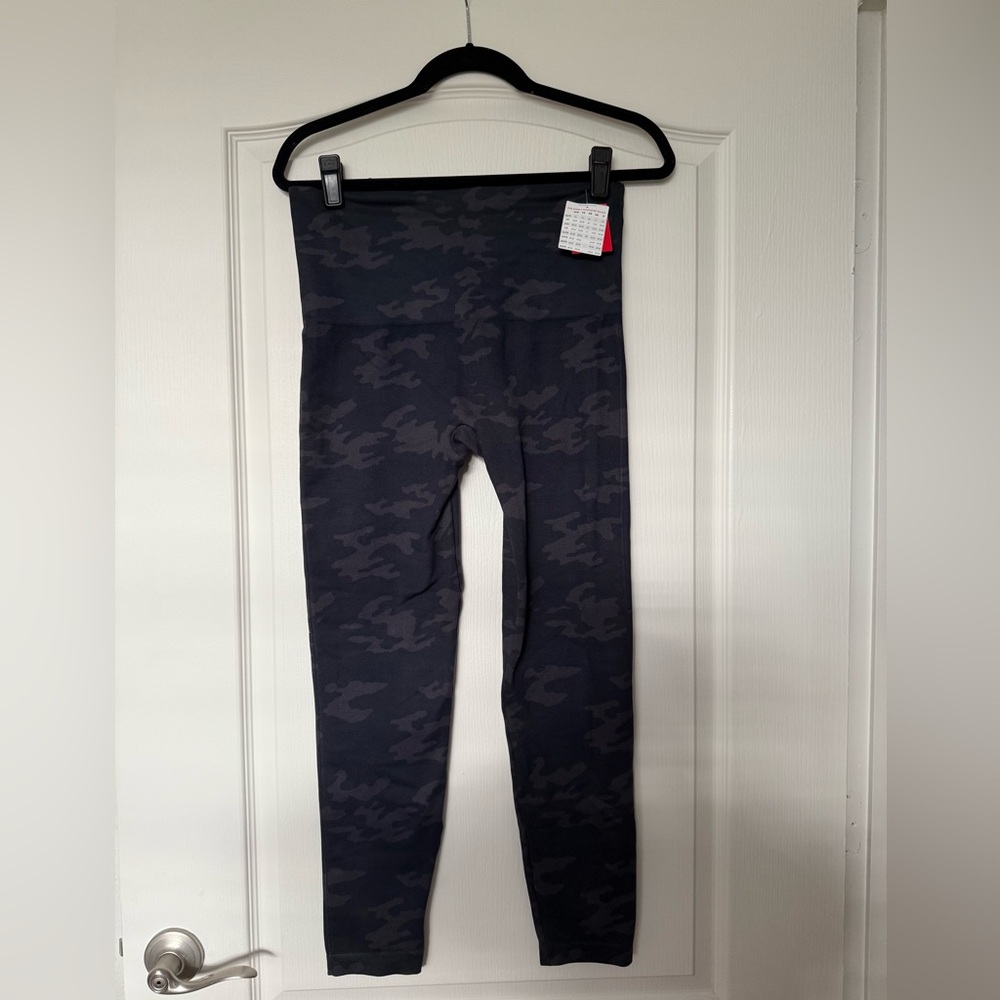 Camo Spanx leggings BRAND NEW size XL